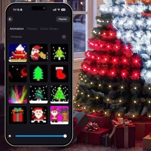Aplikacja iDeal LED z animacjami na telefonie przy choince